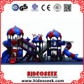 Parque infantil al aire libre para niños con tobogán